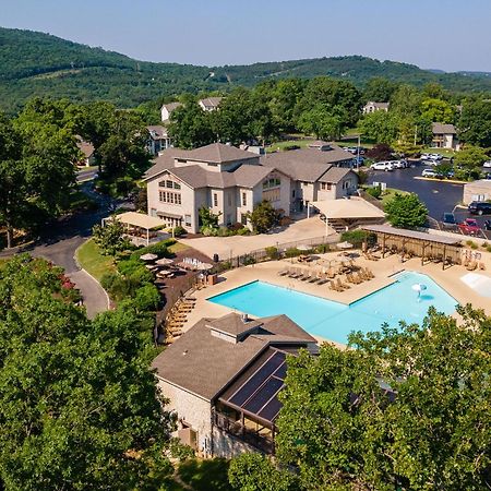 Elegant Lakeside Retreat In Branson Kültér fotó