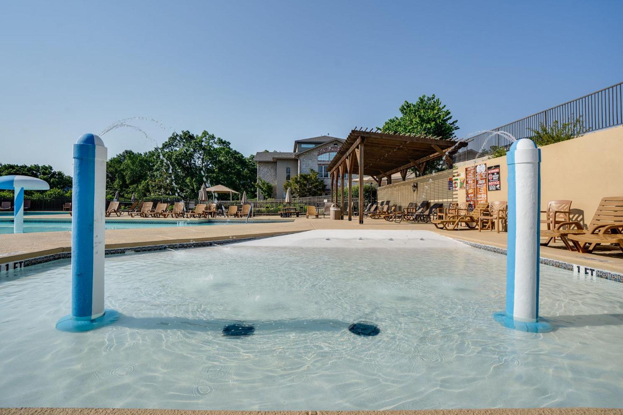 Elegant Lakeside Retreat In Branson Kültér fotó