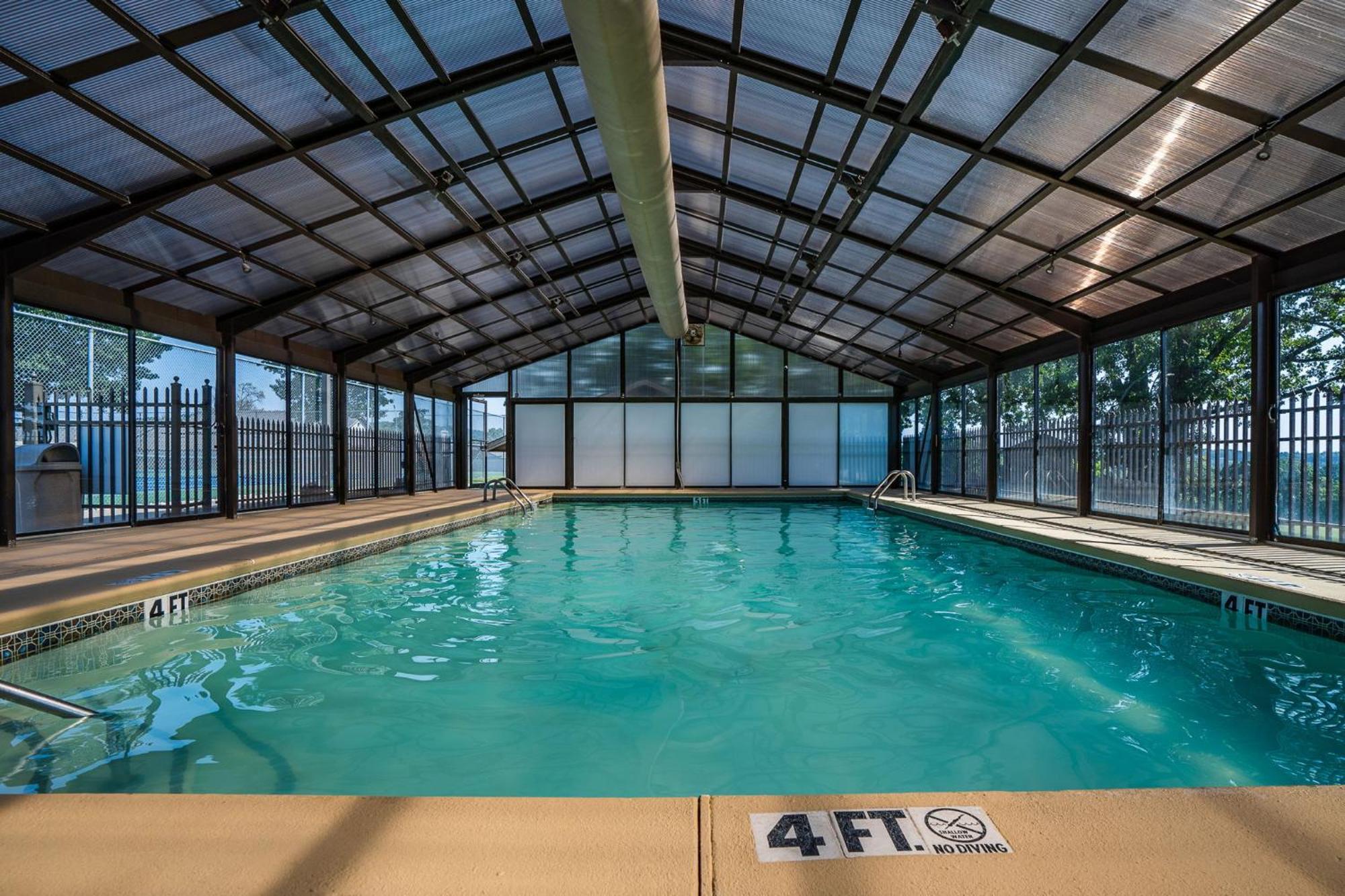 Elegant Lakeside Retreat In Branson Kültér fotó
